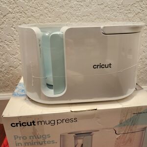 Cricut Mug Press - White and Light Blue